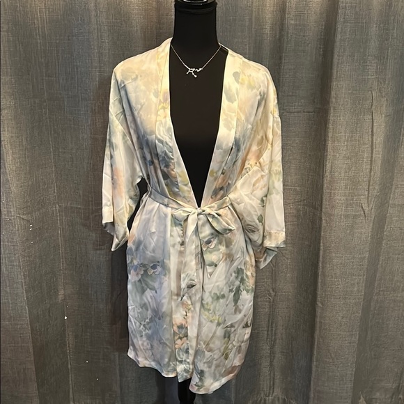Jenny Yoo Other - Jenny Yoo Cream and Green Kimono Robe with Tie Belt
